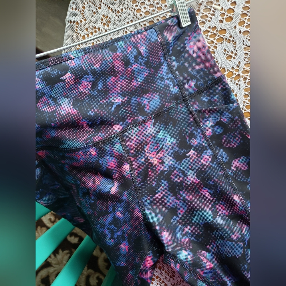 NWOT hit! Floral high waist Avia work out leggings - Picture 4 of 14